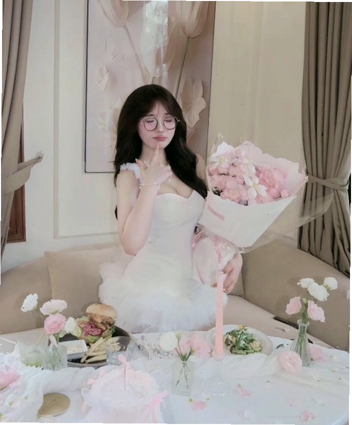 Cute ảnh gái đẹp với nụ cười tươi tắn
