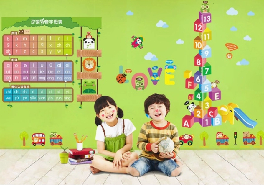 Decal trang trí bảng chữ cái vui nhộn với màu sắc tươi sáng cho lớp học mầm non