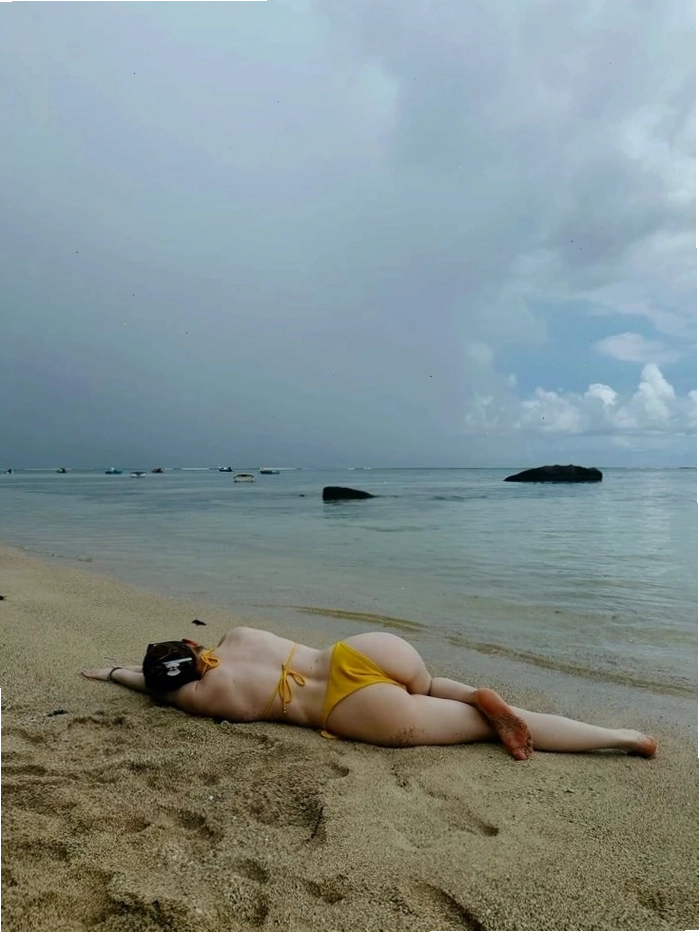 Gái xinh bikini mông to phong cách biển cả đầy quyến rũ