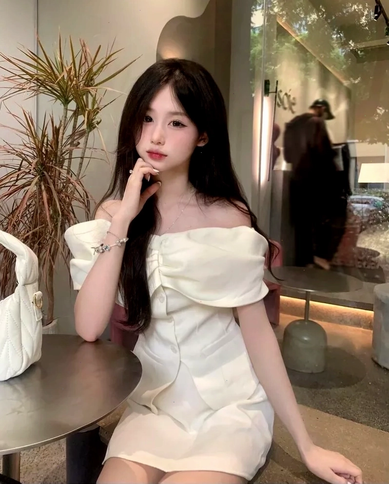 Gái xinh mặc váy ngắn phong cách dễ thương đáng yêu