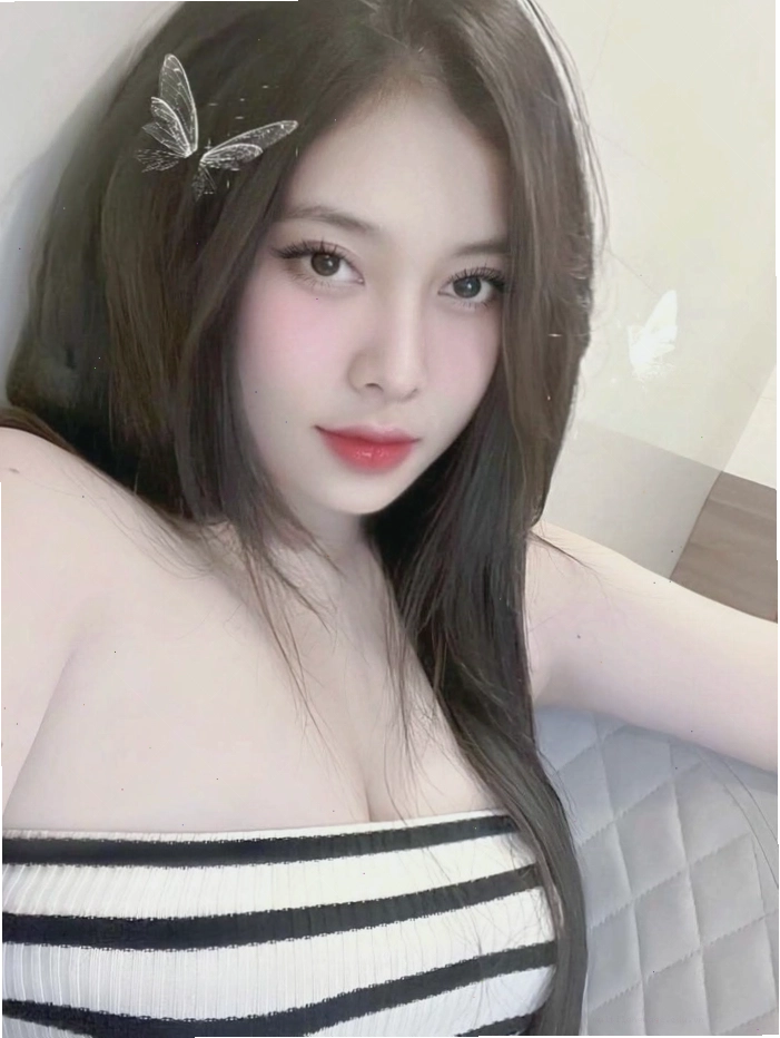 Gái xinh Việt Nam cute với phong cách trẻ trung, năng động
