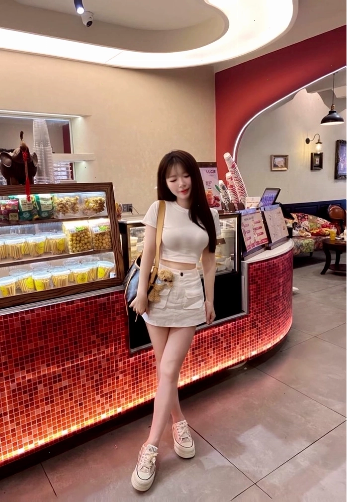 Gái xinh Việt Nam với phong cách hiện đại và cuốn hút