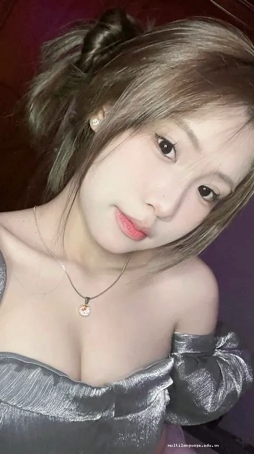 Gái xinh với phong thái tự tin