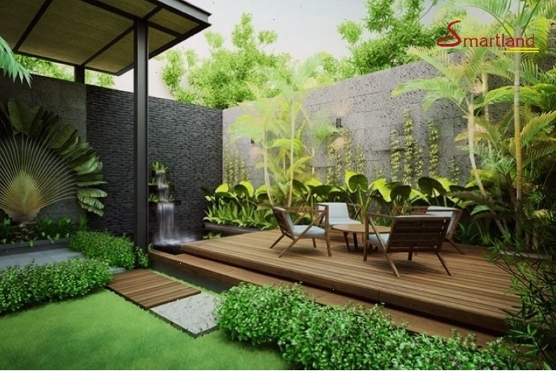 Gia đình thư giãn trong không gian sân vườn xanh mát
