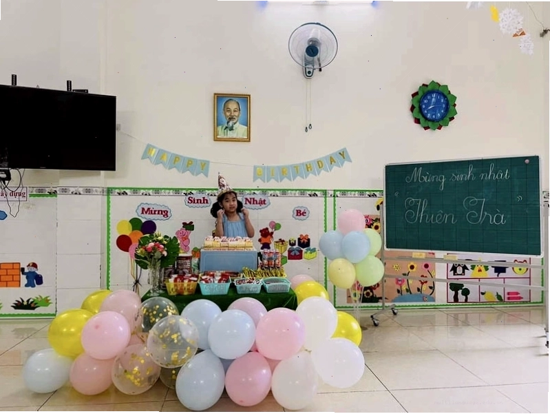 Góc sinh nhật mầm non kết hợp bảng chữ cái và chữ số