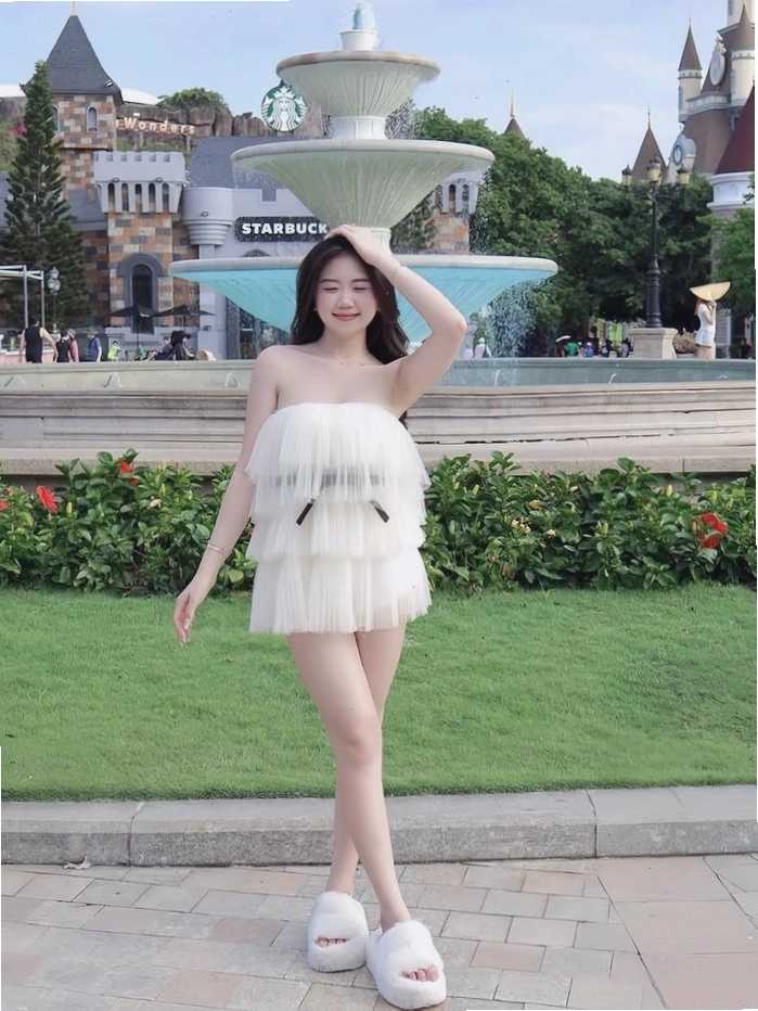 Hình nền cô gái xinh với thần thái nổi bật