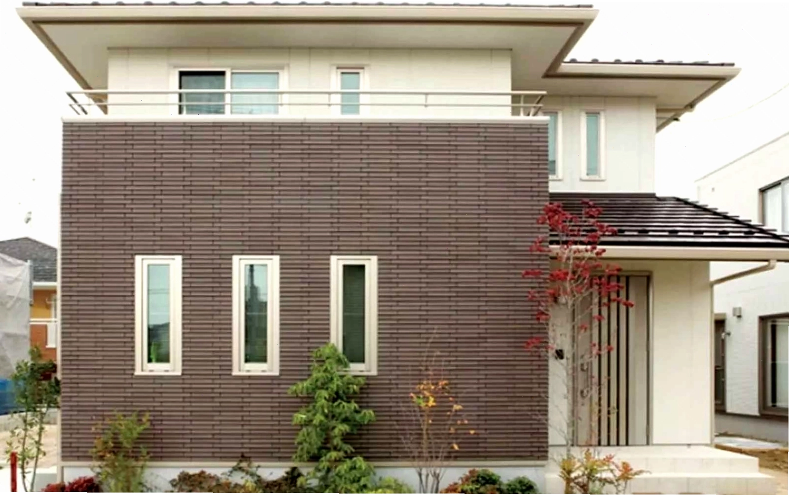 Mặt tiền biệt thự sử dụng gạch giả gỗ kết hợp gạch giả đá