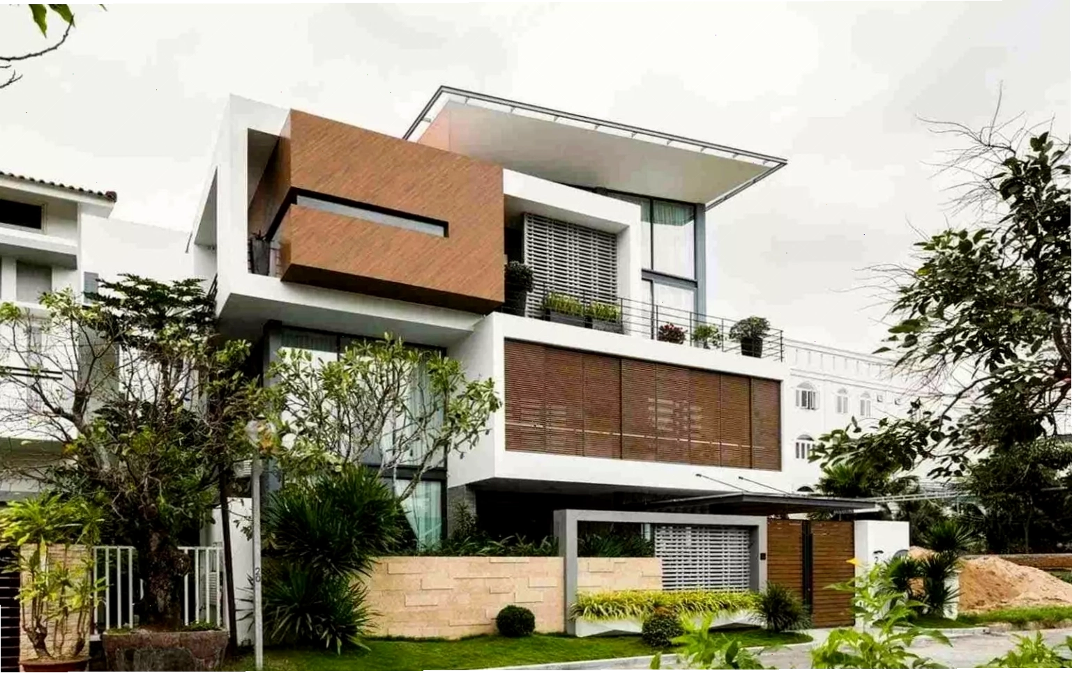Mẫu gạch trang trí mặt tiền nhà hiện đại với bề mặt nhám chống trơn trượt