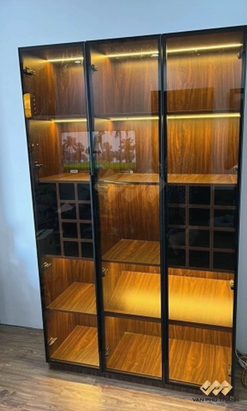 Mẫu tủ trang trí phòng khách đẹp bằng cánh kính