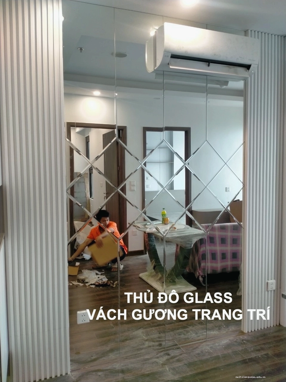 Mẫu vách gương ghép trang trí hình học độc đáo