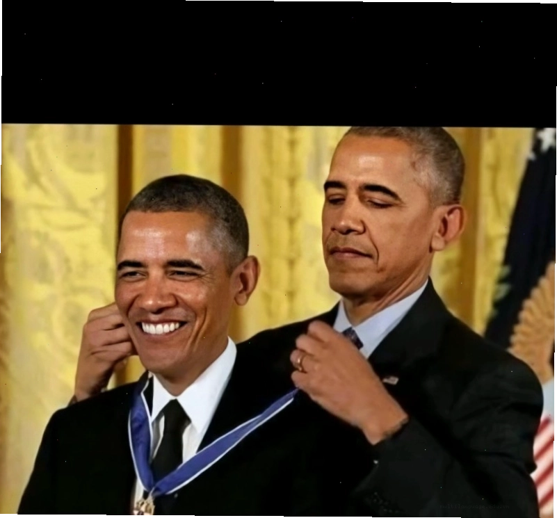 Meme Obama trao huân chương cho bản thân