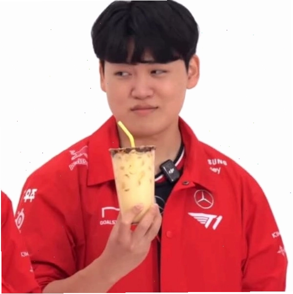 Meme phán xét với biểu cảm đa dạng