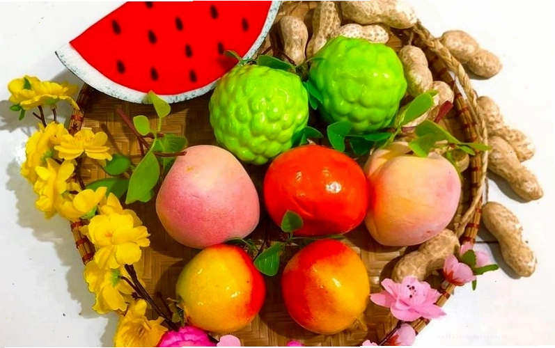Mẹt trang trí Tết với trái cây tươi