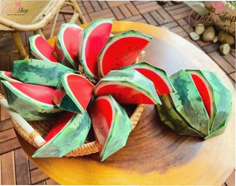 Mô hình bánh chưng, bánh tét, dưa hấu tạo không khí Tết truyền thống