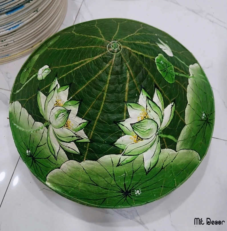 Nón lá vẽ hoa sen màu xanh trắng thanh lịch