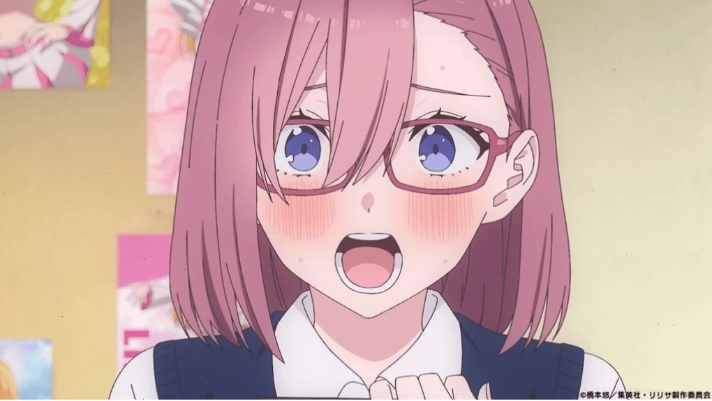Nữ nhân vật anime với nụ cười tỏa nắng