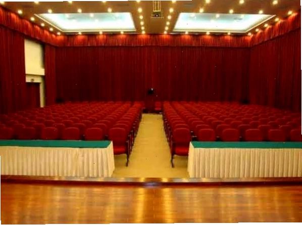 Phông rèm hội trường tạo điểm nhấn sang trọng cho sân khấu