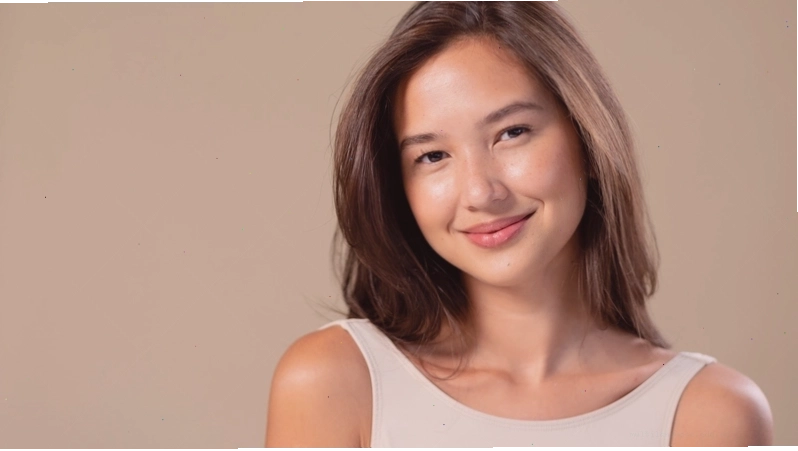 Trái mận chín mọng trên cành