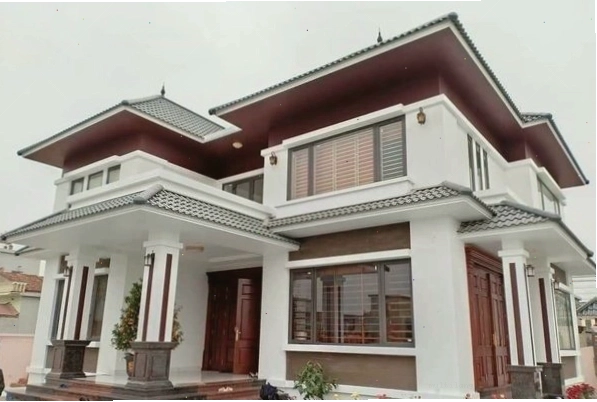 Trang trí cột nhà mặt tiền phong cách cổ điển với hoa văn tinh xảo