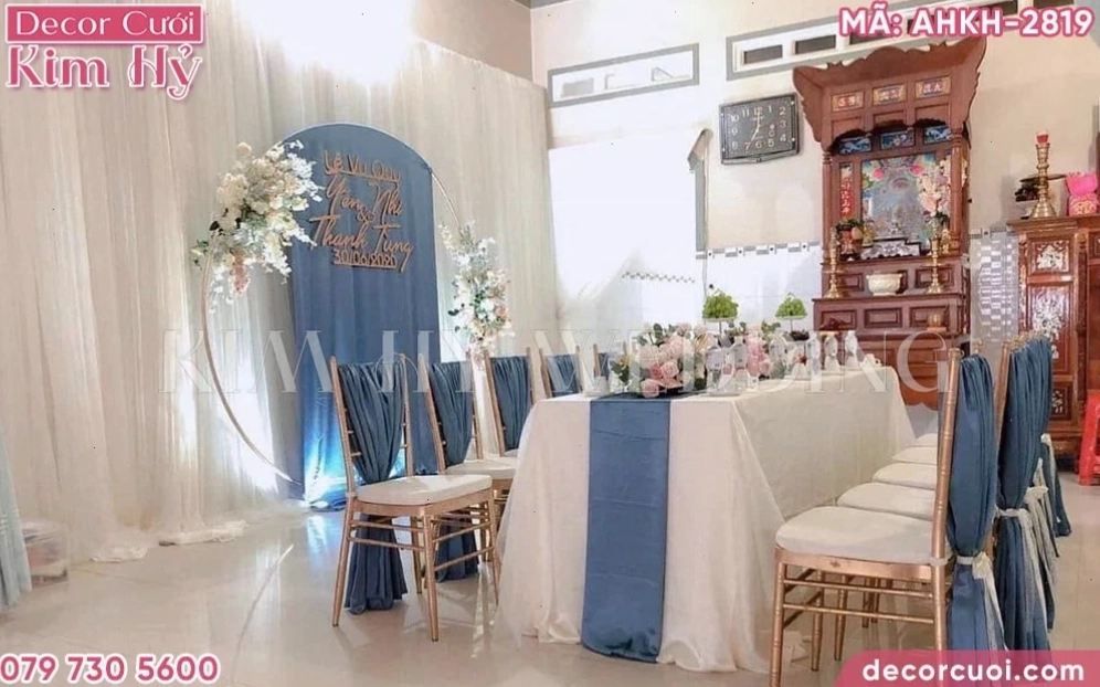 Trang trí gia tiên có sẵn bàn thờ tổ tiên và cửu huyền thất tổ