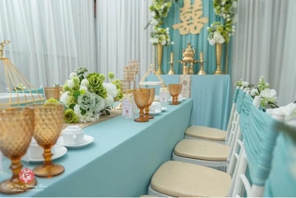 Trang trí gia tiên đám cưới theo phong cách truyền thống với tông màu đỏ và vàng