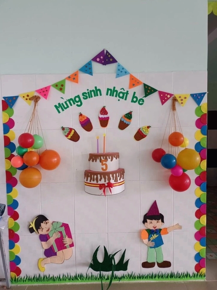 Trang trí góc sinh nhật mầm non với chủ đề thiên nhiên và các yếu tố giáo dục