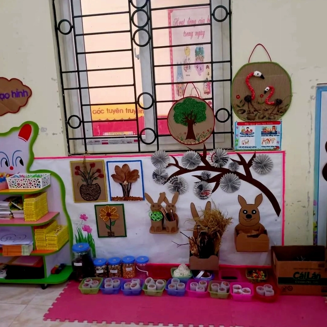 Trang trí góc thư viện mầm non bằng đồ tái chế sáng tạo