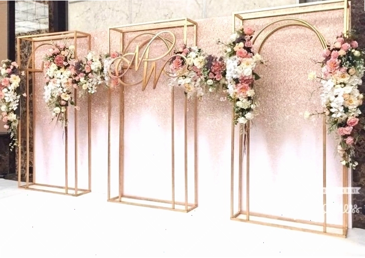 Trang trí sảnh chụp ảnh cưới ngoài trời với tone hồng pastel dịu dàng