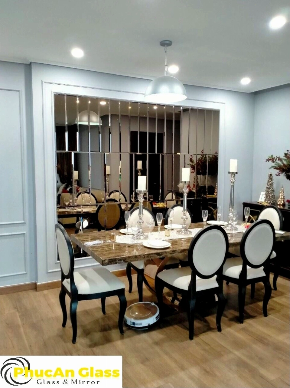 Vách gương thủy trang trí phòng ăn đẹp mắt