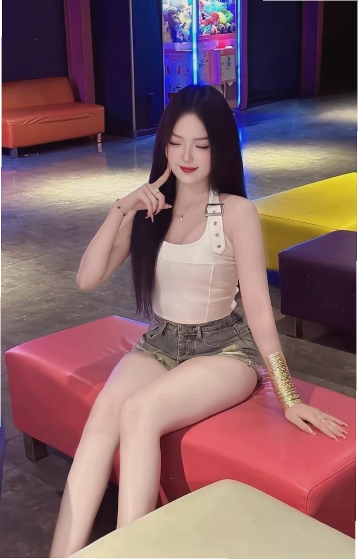 Vẻ đẹp gợi cảm của cô gái Việt Nam trong trang phục sexy