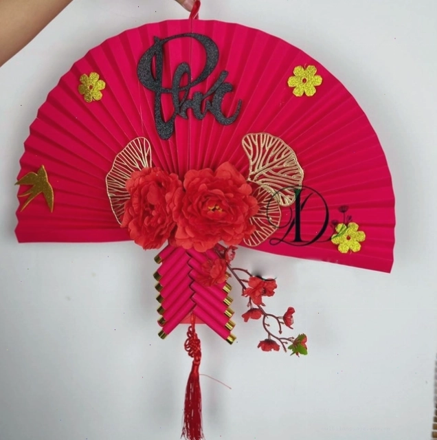 Vẽ trang trí lên quạt Tết để tăng tính thẩm mỹ
