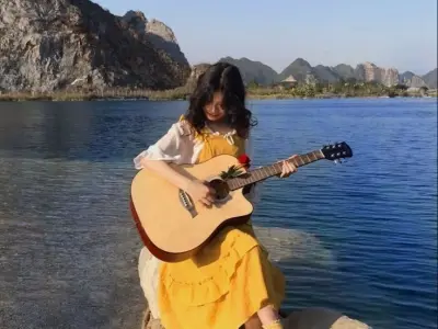 Bộ ảnh gái xinh chơi guitar tài năng và quyến rũ
