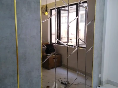 Vách Gương Trang Trí Nghệ Thuật Tạo Điểm Nhấn Sang Trọng Cho Không Gian